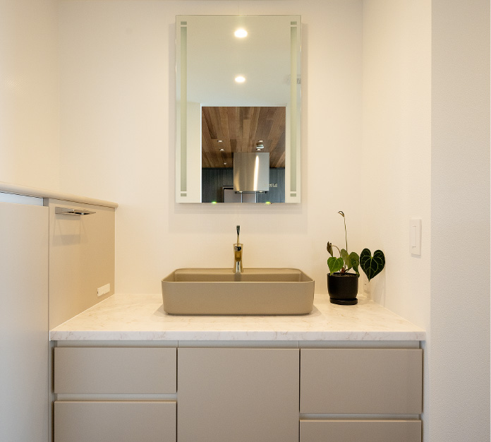 洗面スペースもまた、kotoriによる造作家具