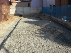 西羽田町の家　砕石敷き