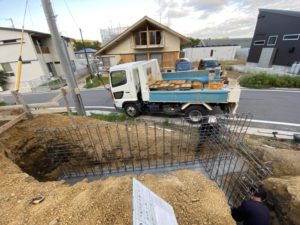 高台に建つ家　豊川　配筋